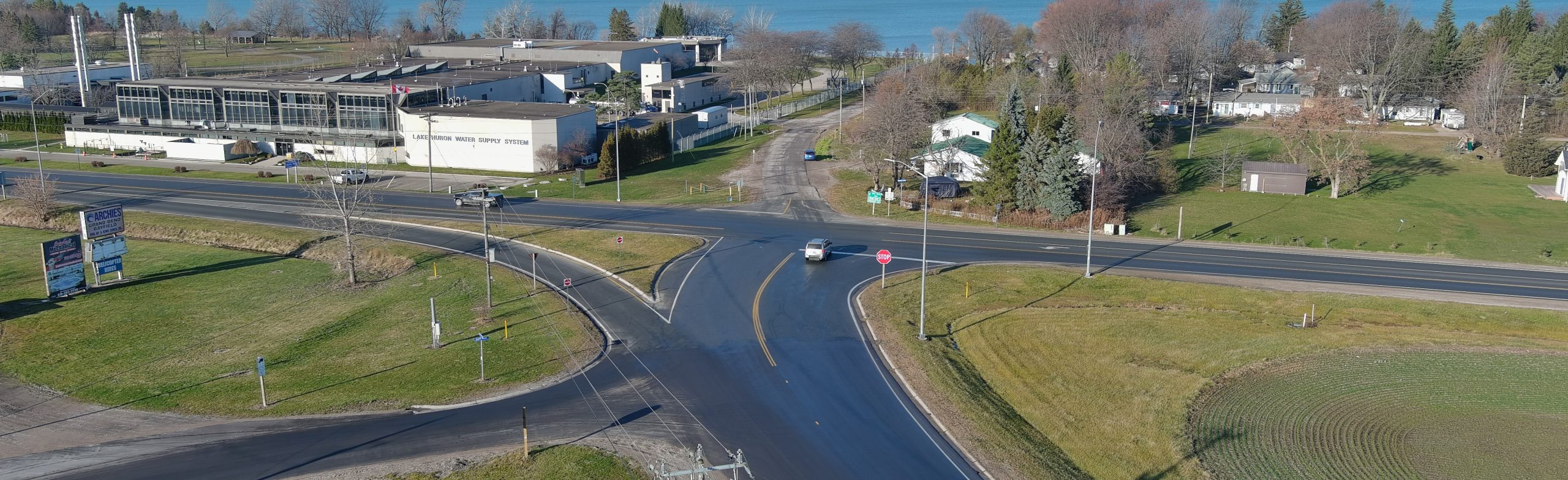 Image of the Highway 21 and County Road 83 intersection looking west.
